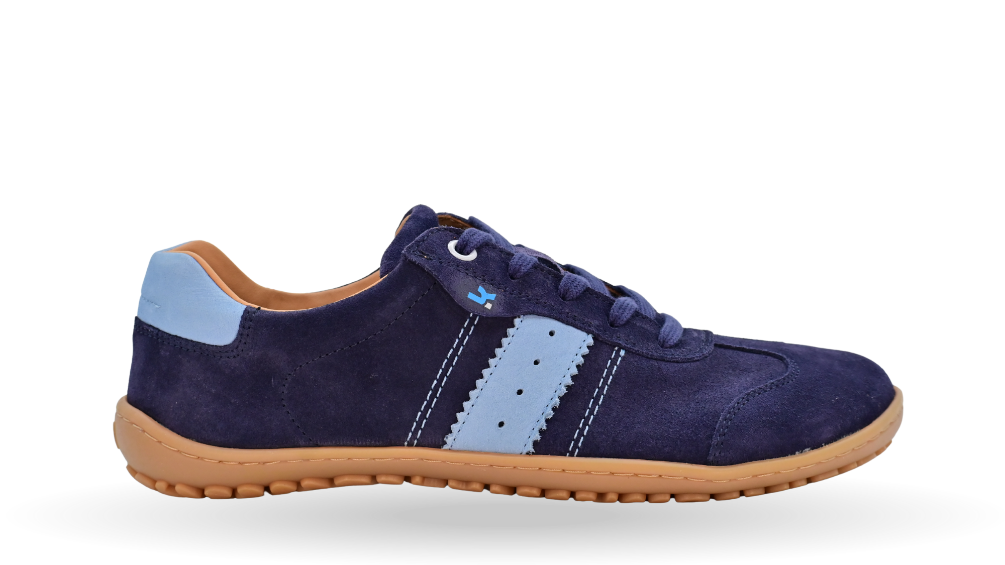 Barfußschuh für Erwachsene, geschlossene Zehenpartie, geschlossener Fersenbereich, Schnürung, seitlicher Streifen mit Perforation, flache Sohle, Seitenansicht außen