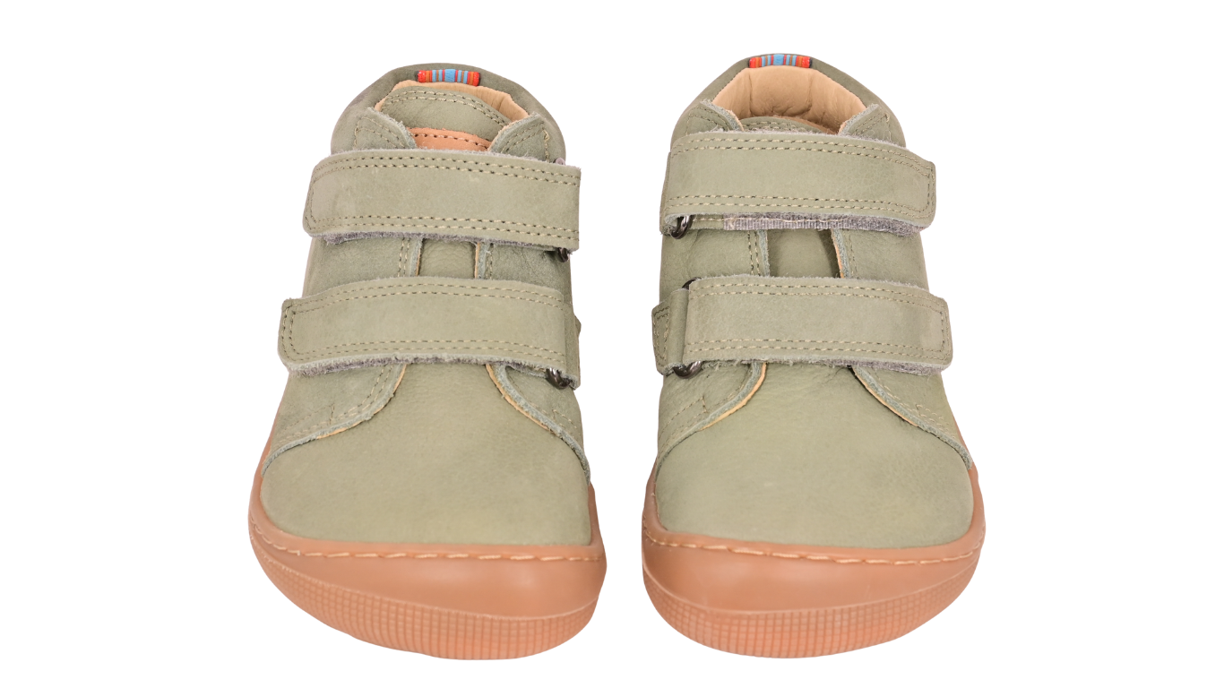 Barfußschuh für Kinder, knöchelhoch, geschlossene Zehen und geschlossener Fersenbereich, Doppelklettverschluss, flexible Sohle, Draufsicht als Paar