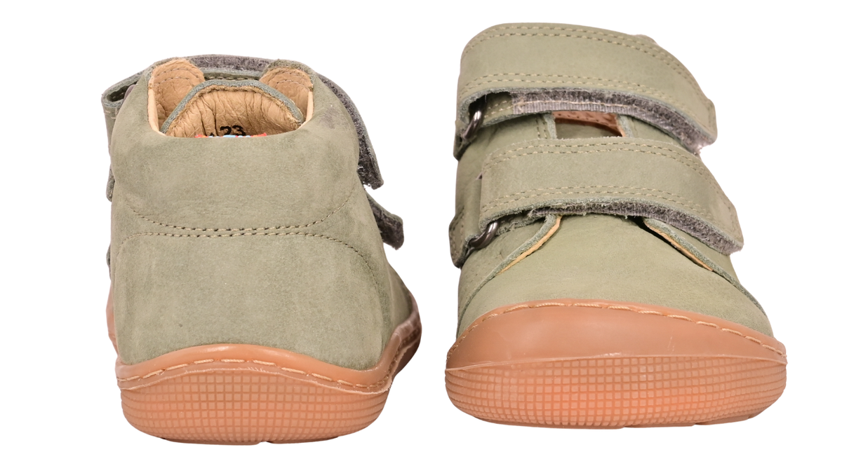 Barfußschuh für Kinder, knöchelhoch, geschlossene Zehen und geschlossener Fersenbereich, Doppelklettverschluss, flexible Sohle, Vorder- und Rückansicht als Paar