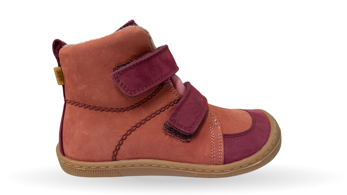 Barfußschuh für Kinder mit zwei Klettverschlüssen, breiter Zehenbox und geschlossenem Schaft, Seitenansicht außen