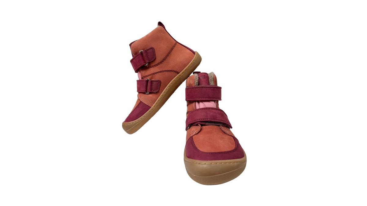 Barfußschuh für Kinder mit zwei Klettverschlüssen, breiter Zehenbox und geschlossenem Schaft als Paar, Seitenansicht und Vorderansicht