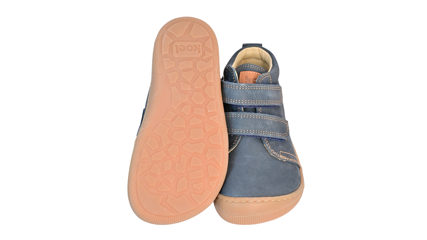 Barfußschuh für Kinder mit zwei Klettverschlüssen als Paar, Draufsicht und Ansicht von unten