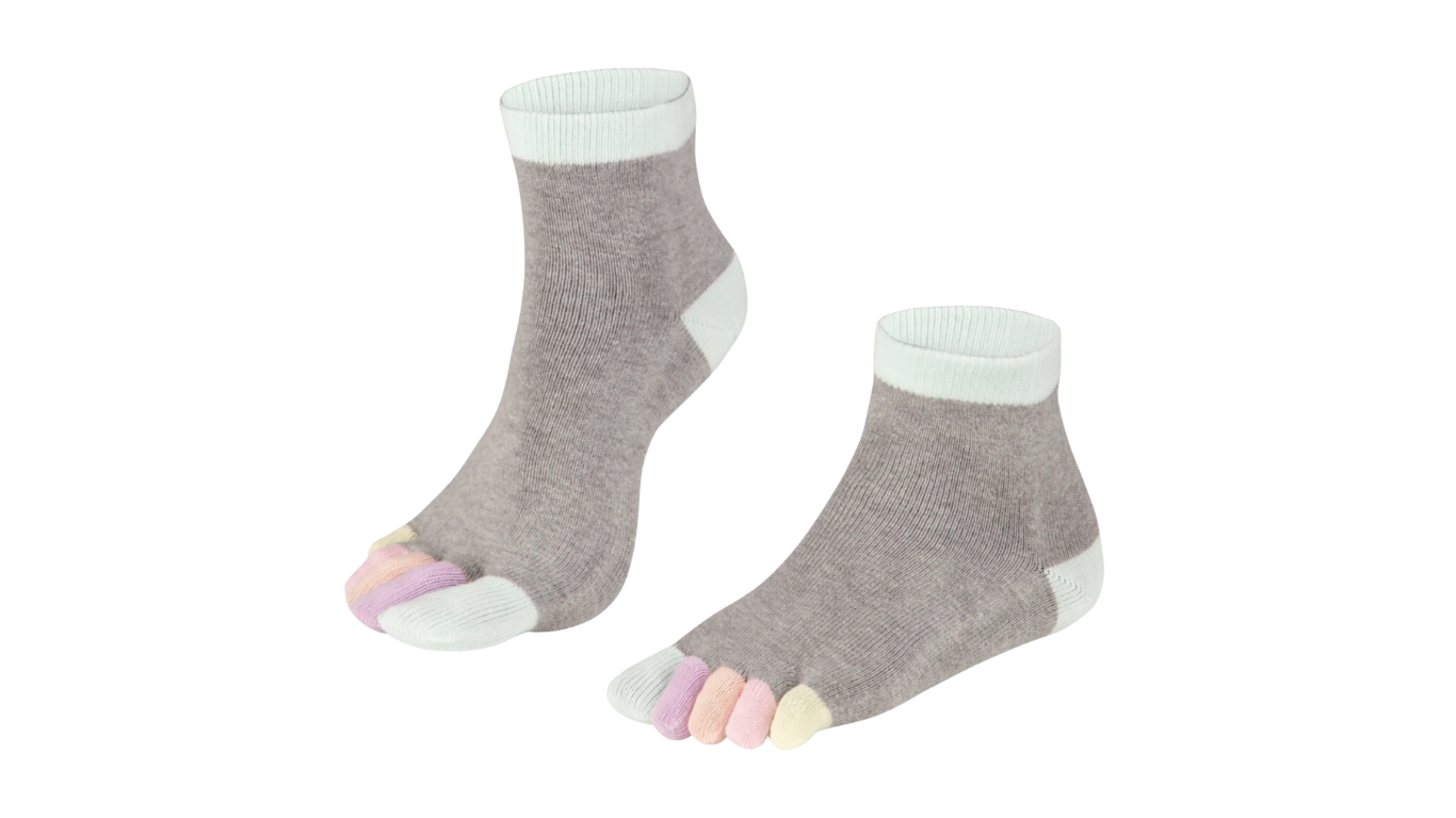 Zehensocken mit getrennten Zehen, kurzem Schaft und ausgearbeiteter Ferse, elastischer Bund, Seitenansicht außen