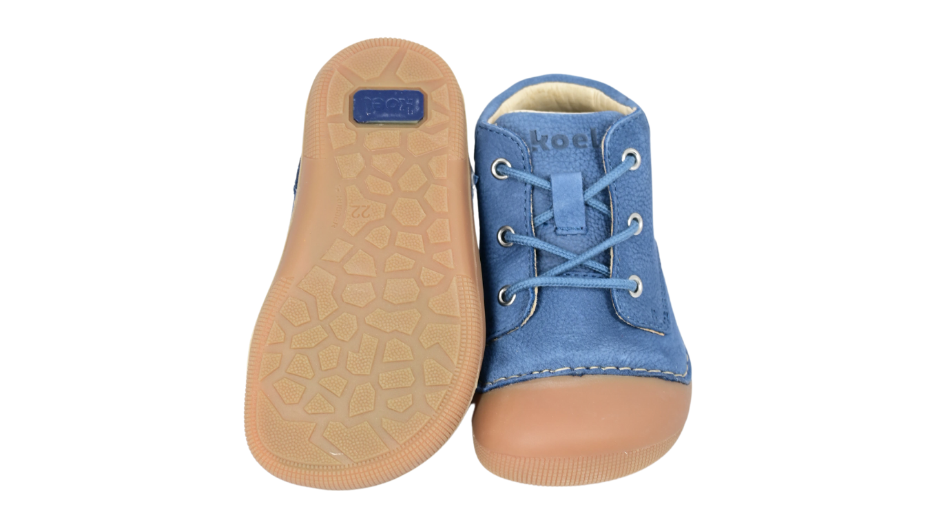 Barfußschuh für Kinder mit Schnürung als Paar, Ansicht von unten und Vorderansicht
