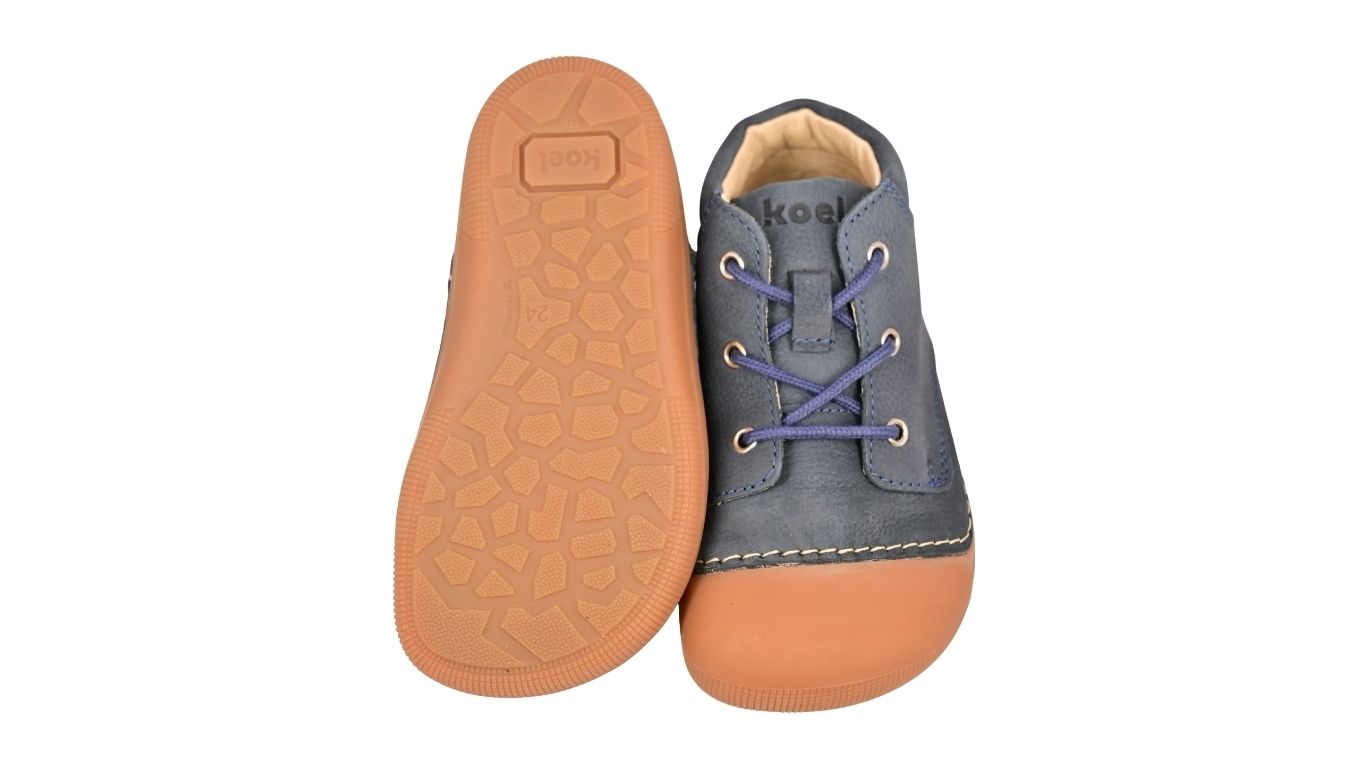 Barfußschuh für Kinder mit Schnürung als Paar, Draufsicht und Ansicht von unten