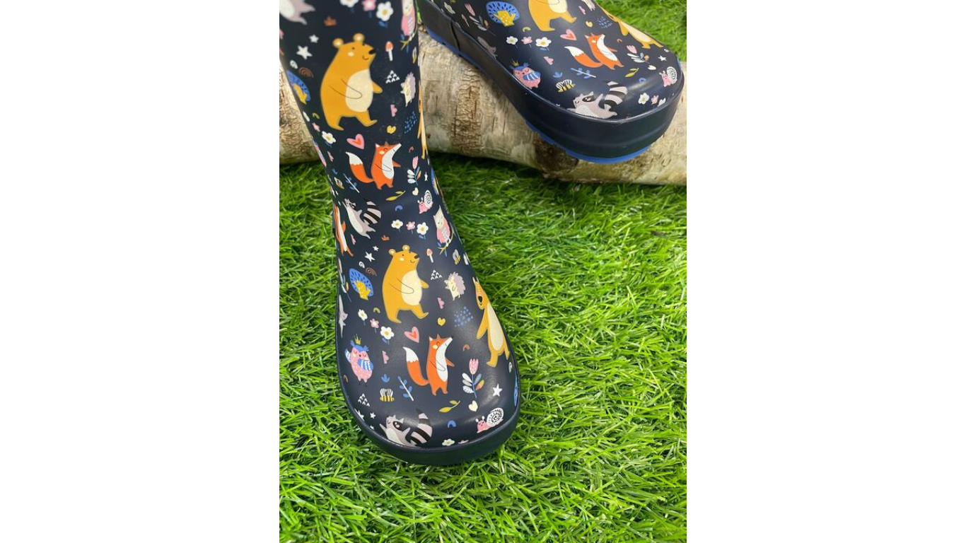 Barfußstiefel für Kinder ohne Verschluss mit breiter Zehenbox und geschlossenem Schaft, Vorderansicht