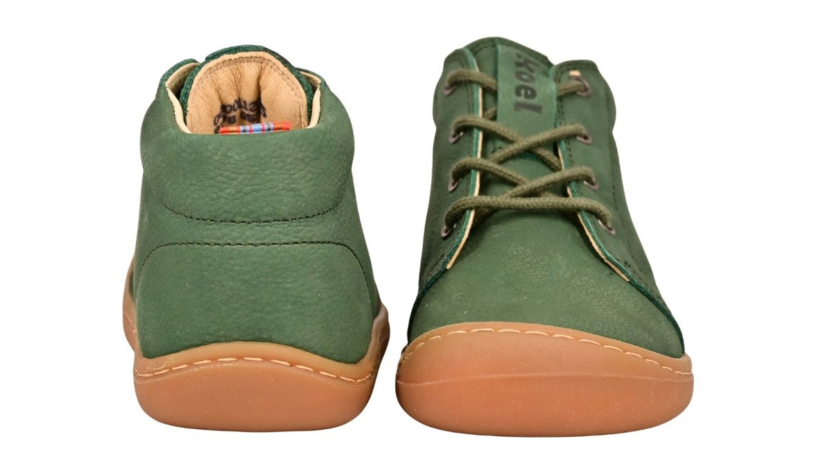 Barfußschuh für Kinder, knöchelhoch, geschlossene Zehen und geschlossener Fersenbereich, Schnürung mit Ösen, flexible Sohle, Vorder- und Rückansicht als Paar