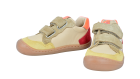 Barfußschuh für Kinder, geschlossene Zehenpartie, geschlossener Fersenbereich, zwei Klettverschlüsse, seitliche Streifen, Ziernähte im Seitenbereich, flache Sohle, Vorder- und Seitenansicht als Paar