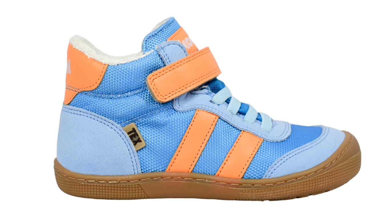Barfußschuh für Kinder mit Klettverschluss, Schnürung, breiter Zehenbox und geschlossenem Fersenbereich, Seitenansicht außen