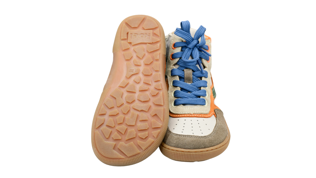 Barfußschuh für Kinder mit Schnürung als Paar, Ansicht von unten und Vorderansicht