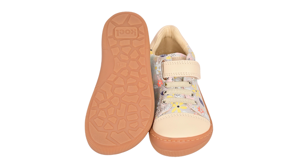 Barfußschuh für Kinder mit Klettverschluss und Schnürung, breiter Zehenbox und geschlossenem Fersenbereich als Paar, Vorderansicht und Ansicht von unten