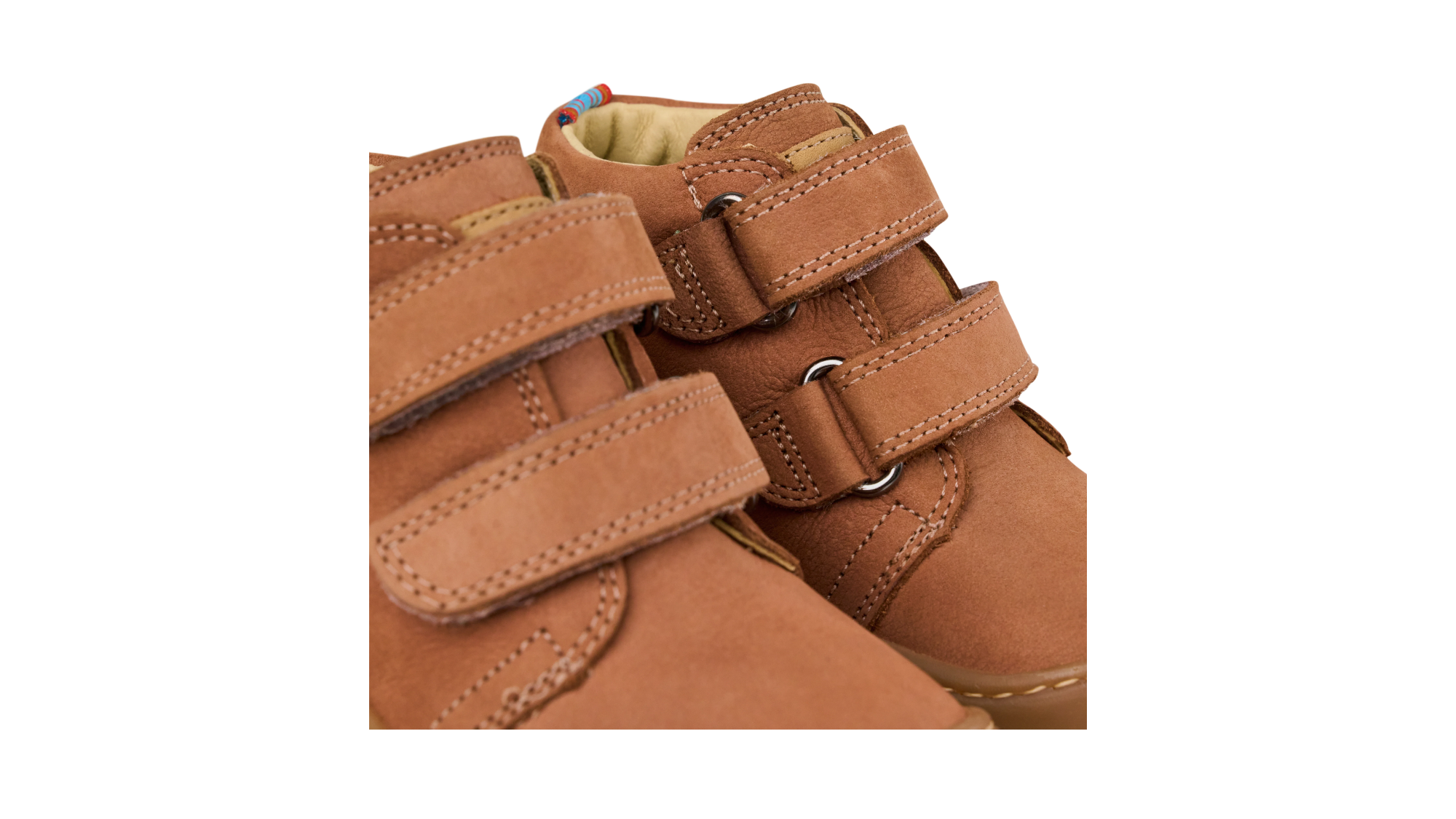 Barfußschuh für Kinder, knöchelhoch, geschlossene Zehen und geschlossener Fersenbereich, Doppelklettverschluss, flexible Sohle, Detailansicht Klettverschluss
