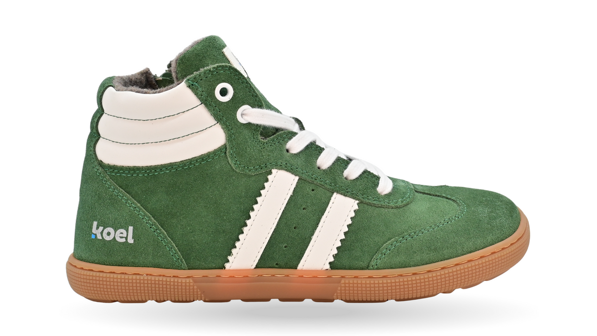 Barfußschuh für Kinder, geschlossene Zehenpartie, geschlossener Fersenbereich, Schnürung, hoher Schaft, gepolsterter Schaftrand, seitliche Streifen, flache Sohle, Seitenansicht außen