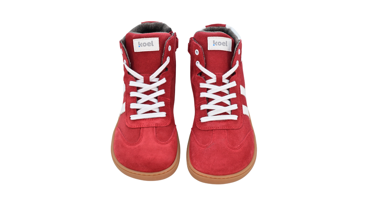 Barfußschuh für Kinder, geschlossene Zehenpartie, geschlossener Fersenbereich, Schnürung, hoher Schaft, gepolsterter Schaftrand, seitliche Streifen, flache Sohle, Draufsicht als Paar