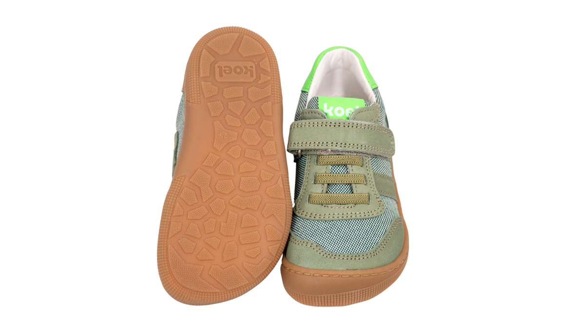 Barfußschuh für Kinder mit geschlossenem Fersenbereich als Paar, Draufsicht und Ansicht von unten