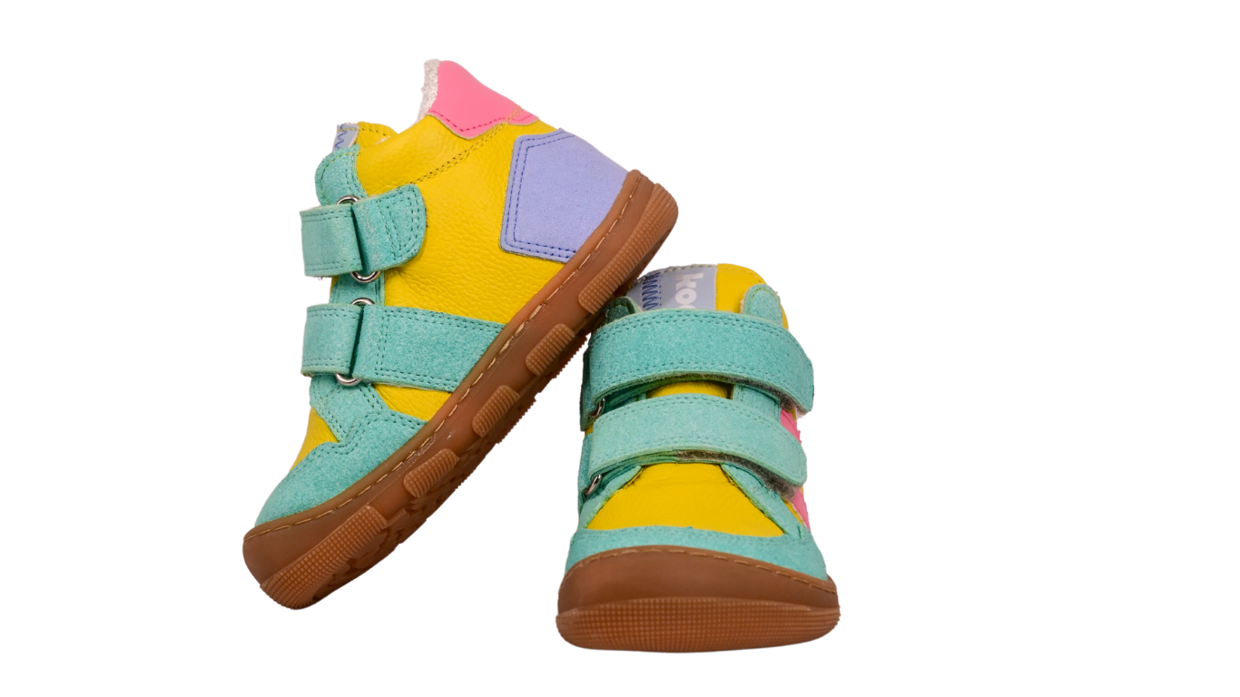 Barfußschuh für Kinder mit zwei Klettverschlüssen als Paar, Draufsicht und Seitenansicht