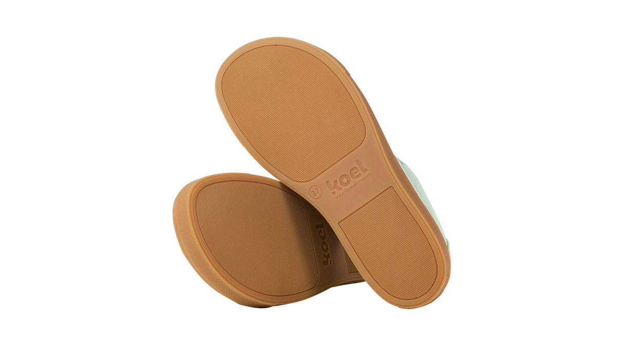 Barfußschuh für Erwachsene, geschlossene Zehenpartie, geschlossener Fersenbereich, Schnürung, textile Oberfläche, flache Sohle, Ansicht von unten, Paar