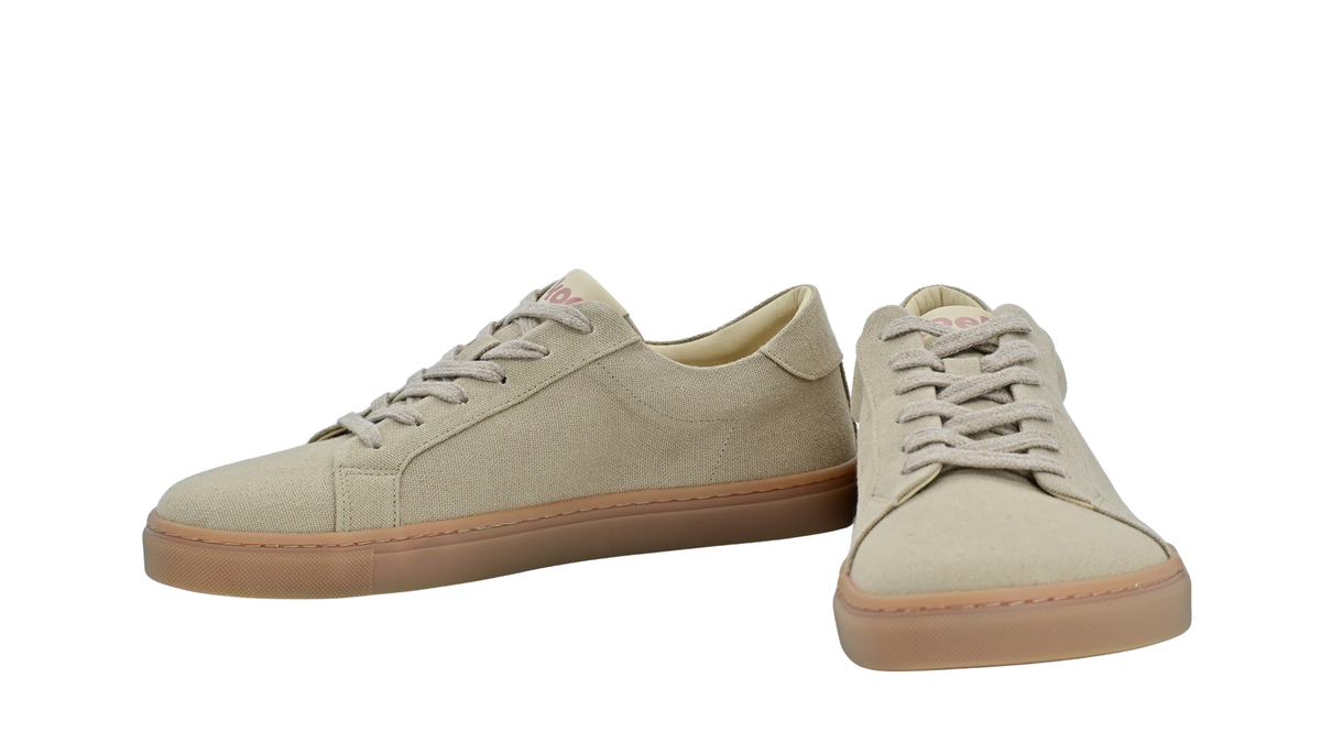 Barfußschuh für Erwachsene, geschlossene Zehenpartie, geschlossener Fersenbereich, Schnürung, textile Oberfläche, flache Sohle, Seiten- und Vorderansicht als Paar