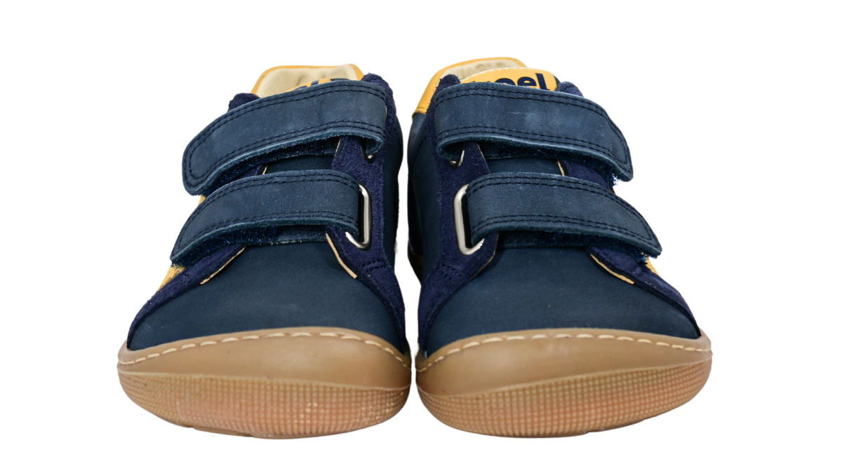 Barfußschuh für Kinder, geschlossene Zehen und geschlossener Fersenbereich, Doppelklettverschluss, flexible Sohle, Vorderansicht als Paar