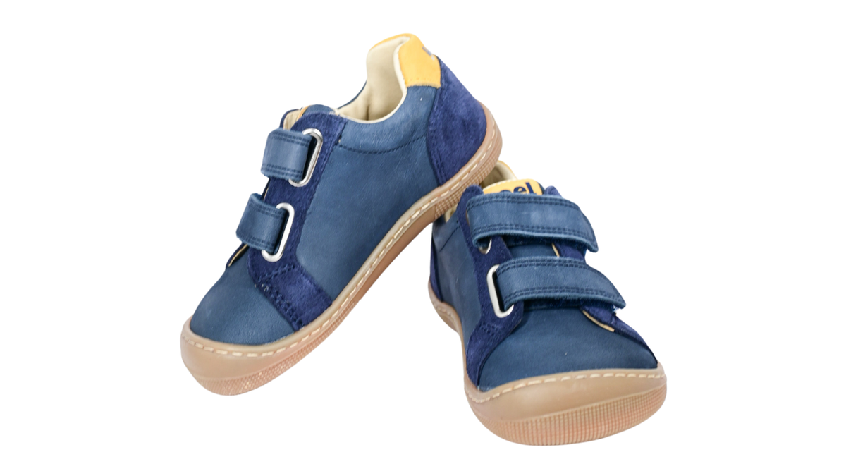 Barfußschuh für Kinder, geschlossene Zehen und geschlossener Fersenbereich, Doppelklettverschluss, flexible Sohle, Vorder- und Seitenansicht als Paar