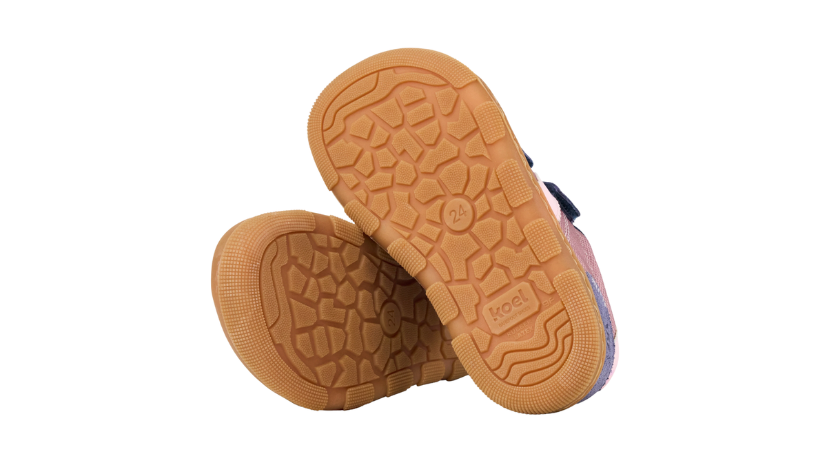 Barfußschuh für Kinder, geschlossene Zehen und geschlossener Fersenbereich, Doppelklettverschluss, flexible Sohle, Ansicht von unten als Paar