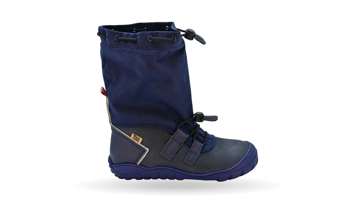 Barfuß-Winterstiefel für Kinder, einzelner Schuh, dunkelblau, hoher Schaft aus Textil mit Kordelzug, elastische Schnürung, verstärkte Zehenpartie, profilierte Sohle, Seitenansicht außen
