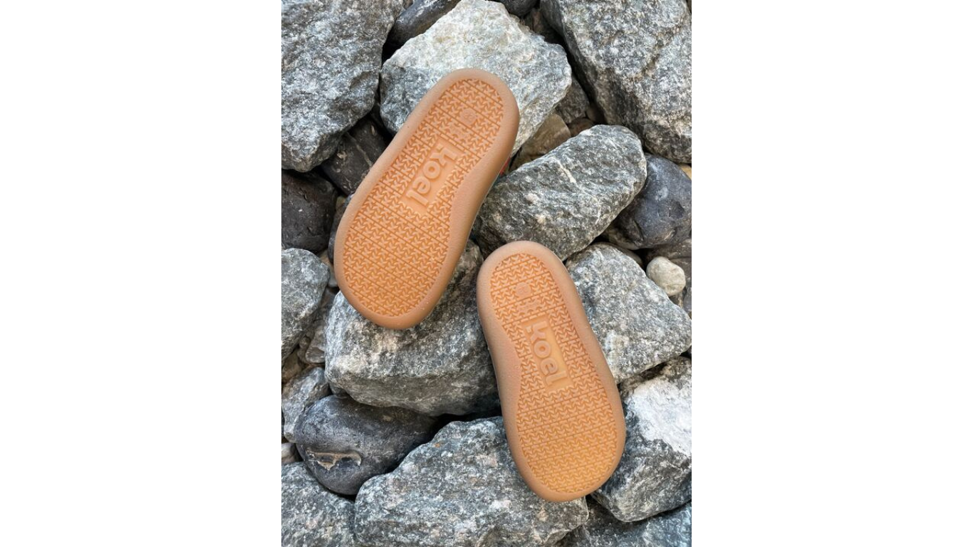 Barfußschuh für Kinder mit flacher Sohle als Paar, Ansicht von unten