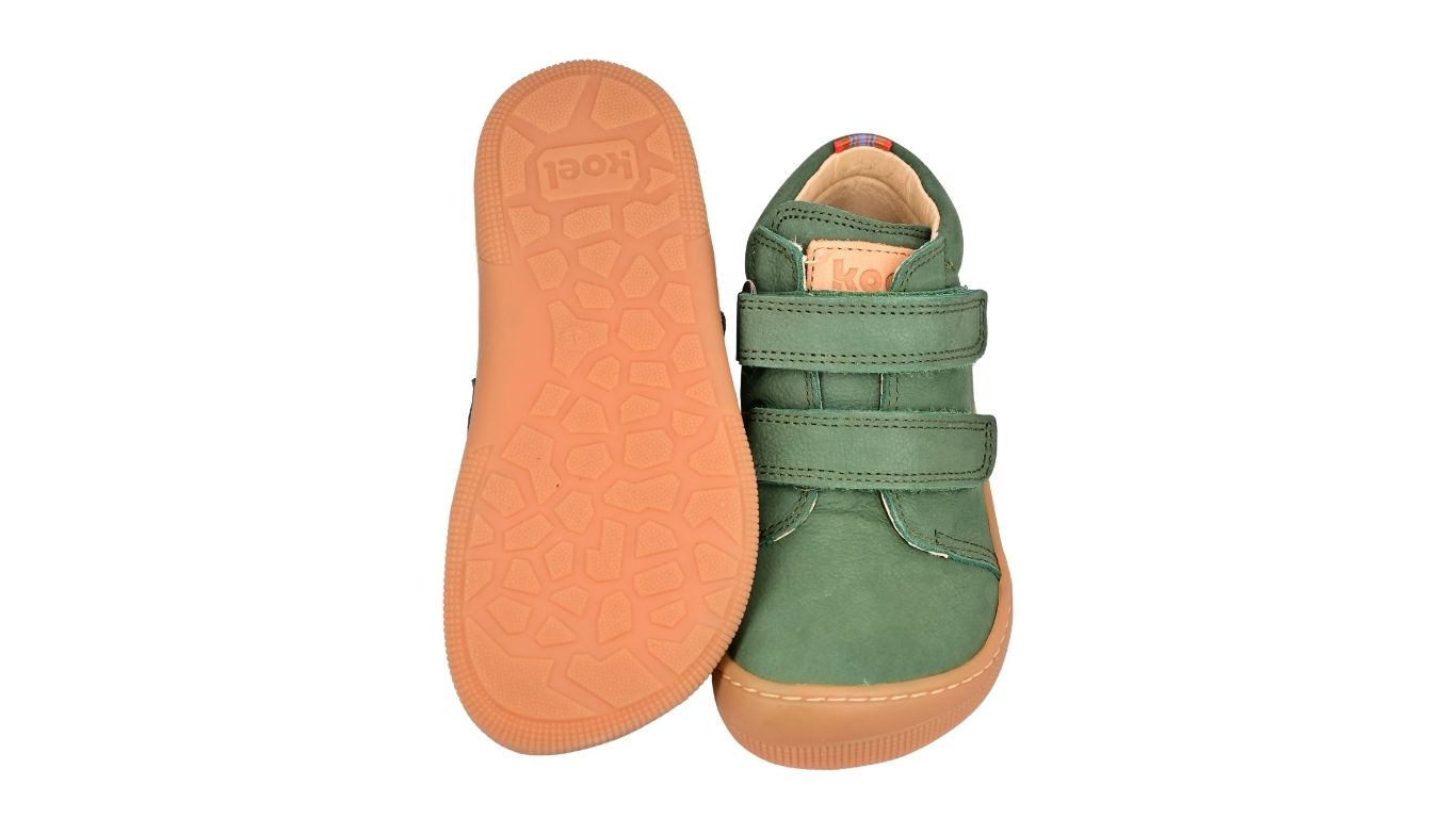 Barfußschuh für Kinder, knöchelhoch, geschlossene Zehen und geschlossener Fersenbereich, Doppelklettverschluss, flexible Sohle, Ansicht von unten und Draufsicht als Paar