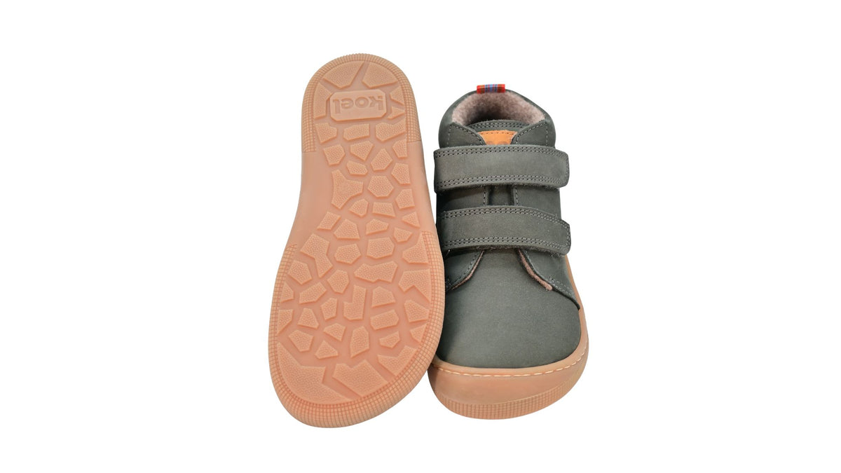 Barfußschuh für Kinder, knöchelhoch, geschlossene Zehen und geschlossener Fersenbereich, Doppelklettverschluss, flexible Sohle, Ansicht von unten und Draufsicht
