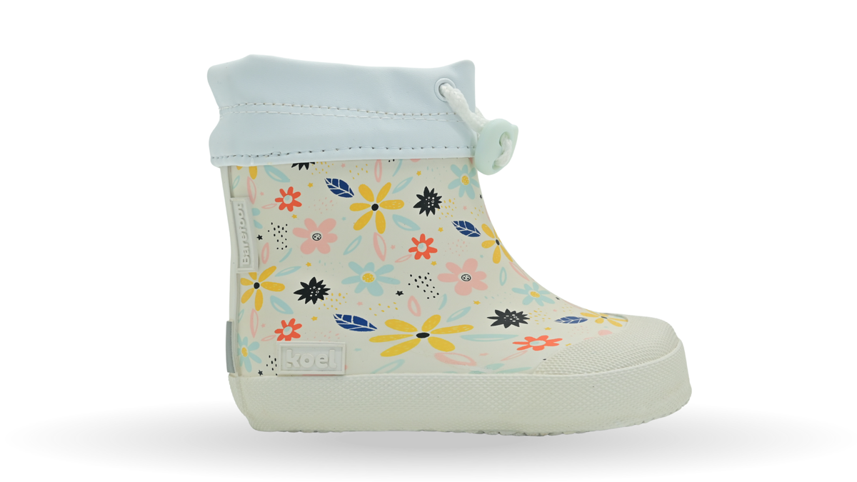 Gefütterter Gummistiefel für Kleinkinder mit geschlossener Zehenbox, flacher Sohle und Schaftrand mit Kordel, Seitenansicht außen