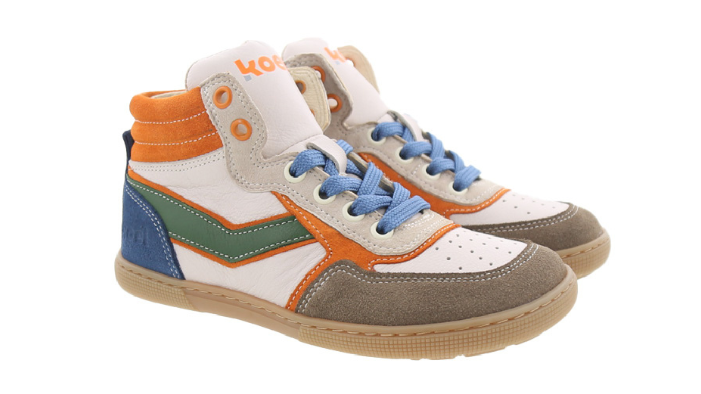 Barfußschuh für Kinder mit Schnürung als Paar, schräge Vorderansicht