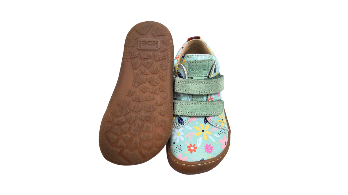 Barfußschuh für Kinder mit zwei Klettverschlüssen als Paar, Ansicht von unten und Draufsicht