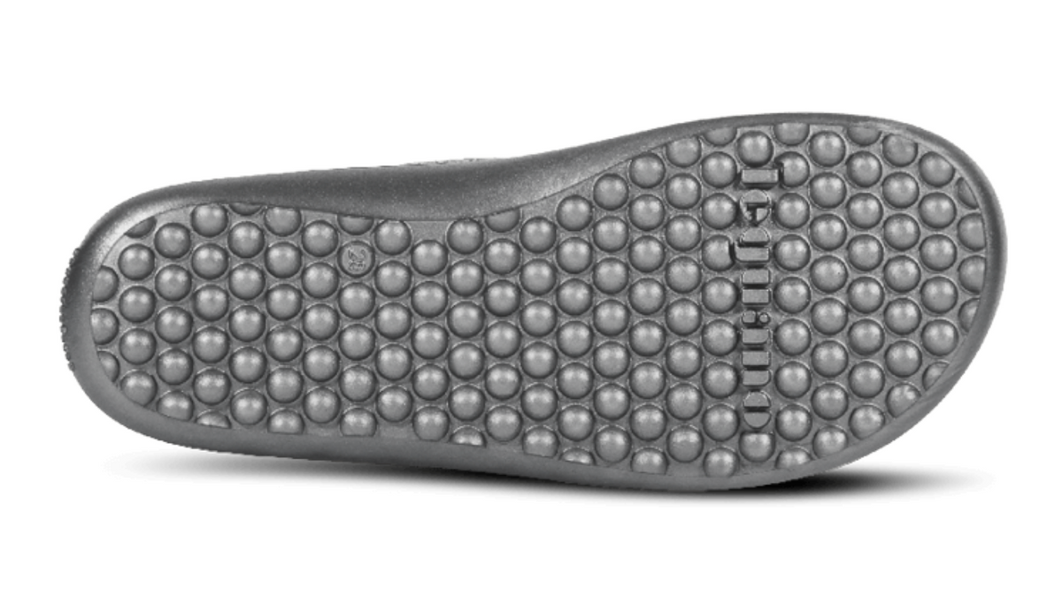 Barfußschuh für Kinder mit Schnürsenkeln, geschlossener Zehenbox und geschlossenem Fersenbereich, flexible profilierte Sohle, Ansicht von unten
