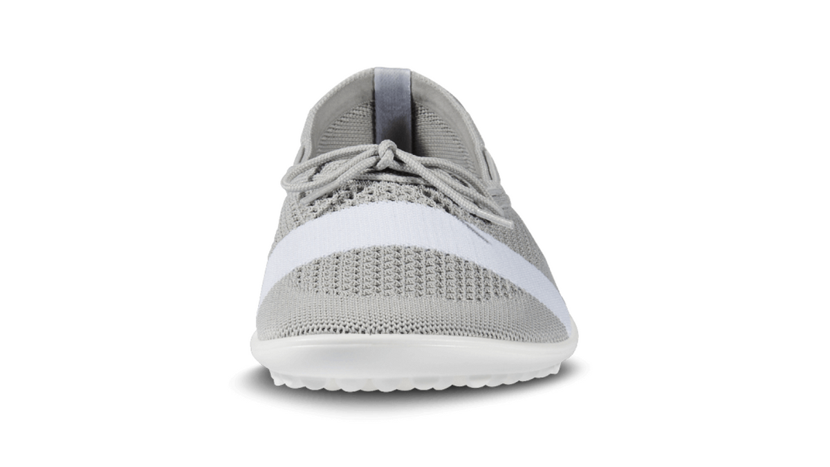 Barfußschuh mit geschlossener Zehenbox und geschlossenem Fersenbereich, elastischer Einstieg mit Schleife, flexible profilierte Sohle, Vorderansicht