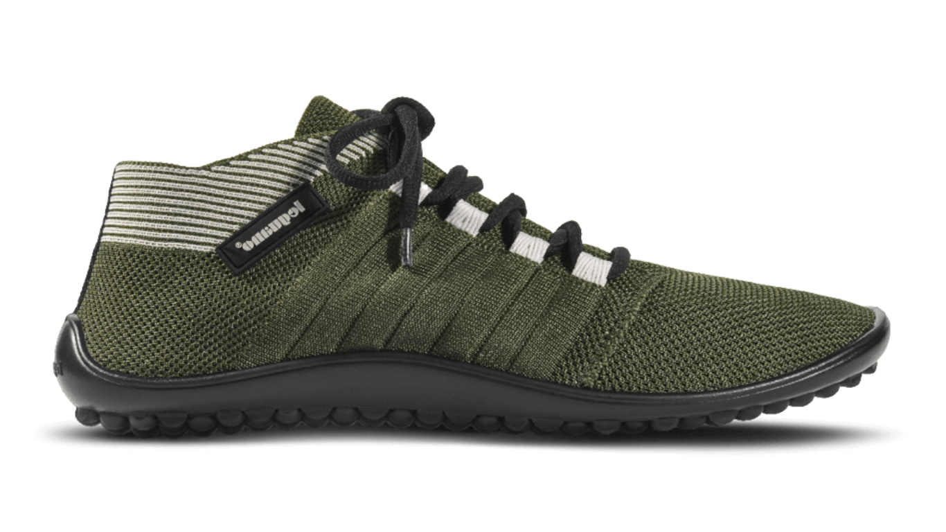 Barfußschuh mit Schnürsenkeln, geschlossener Zehenbox und geschlossenem Fersenbereich, flexible profilierte Sohle, Seitenansicht außen