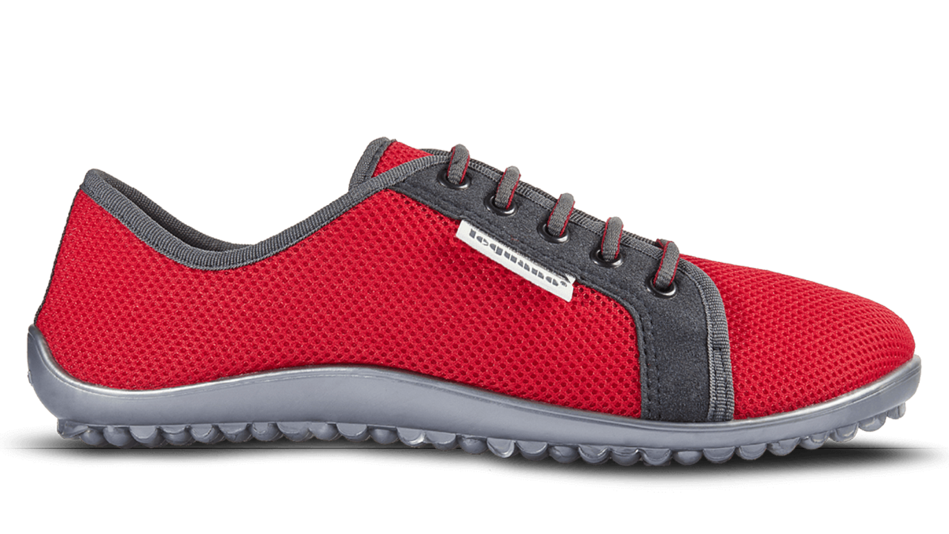 Barfußschuh mit Schnürsenkeln, geschlossener Zehenbox und geschlossenem Fersenbereich, flexible profilierte Sohle, Seitenansicht außen