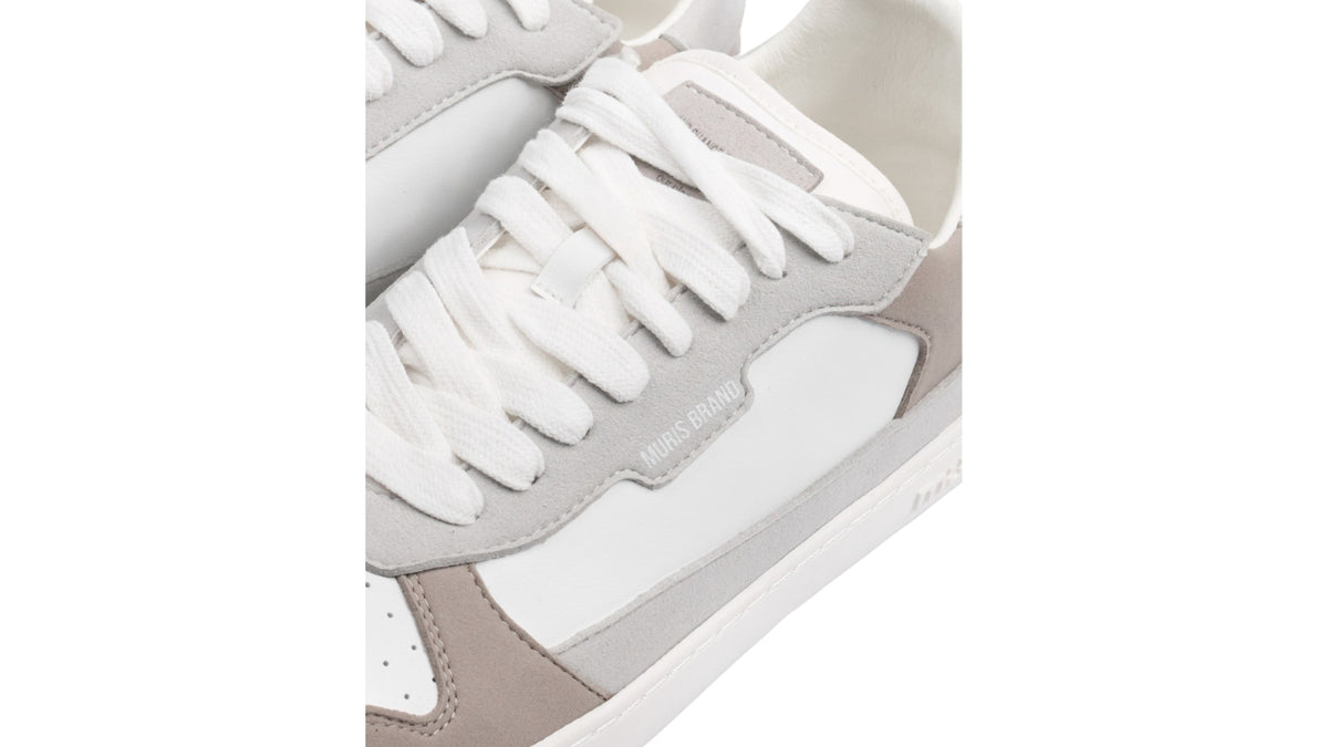 Barfußschuh, geschlossene Zehen und geschlossener Fersenbereich, Schnürung, flexible Sohle, Detailansicht Schnürung