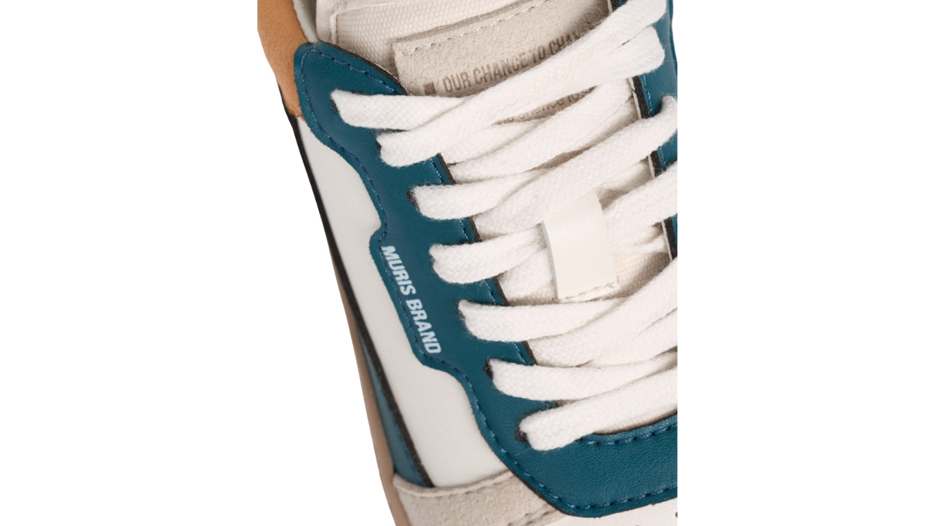 Barfußschuh mit Schnürung, breite Zehenbox, flexible Sohle, geschlossener Fersenbereich, Detailansicht Schnürung