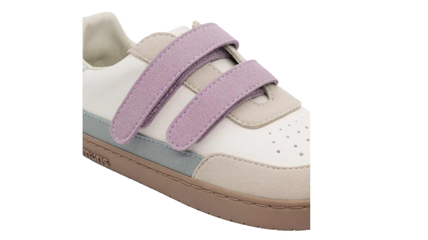 Barfußschuh für Kinder, breite Zehenbox, geschlossene Zehenpartie, geschlossener Fersenbereich, zwei Klettverschlüsse, flache Sohle, Detailansicht Klettverschlüsse
