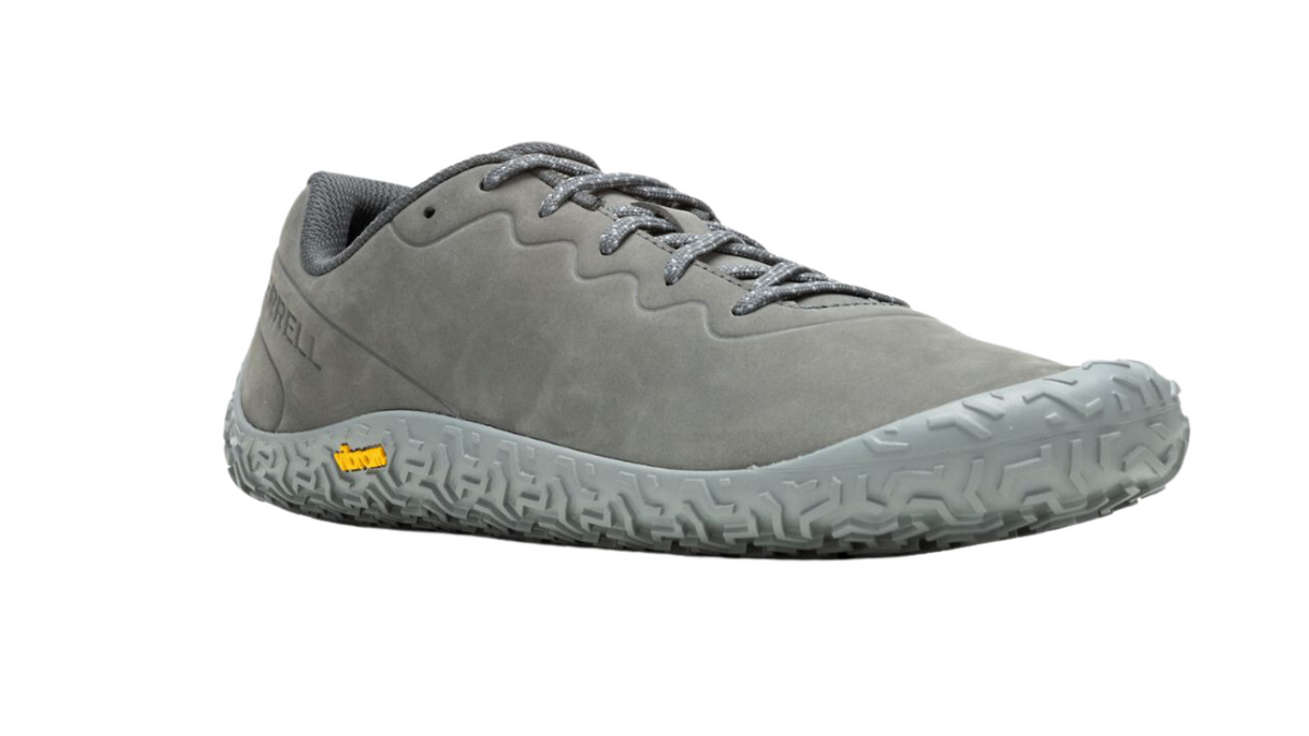Barfußschuh mit Schnürsenkeln, geschlossener Zehenbox und geschlossenem Fersenbereich, profilierte Sohle, Seitenansicht außen