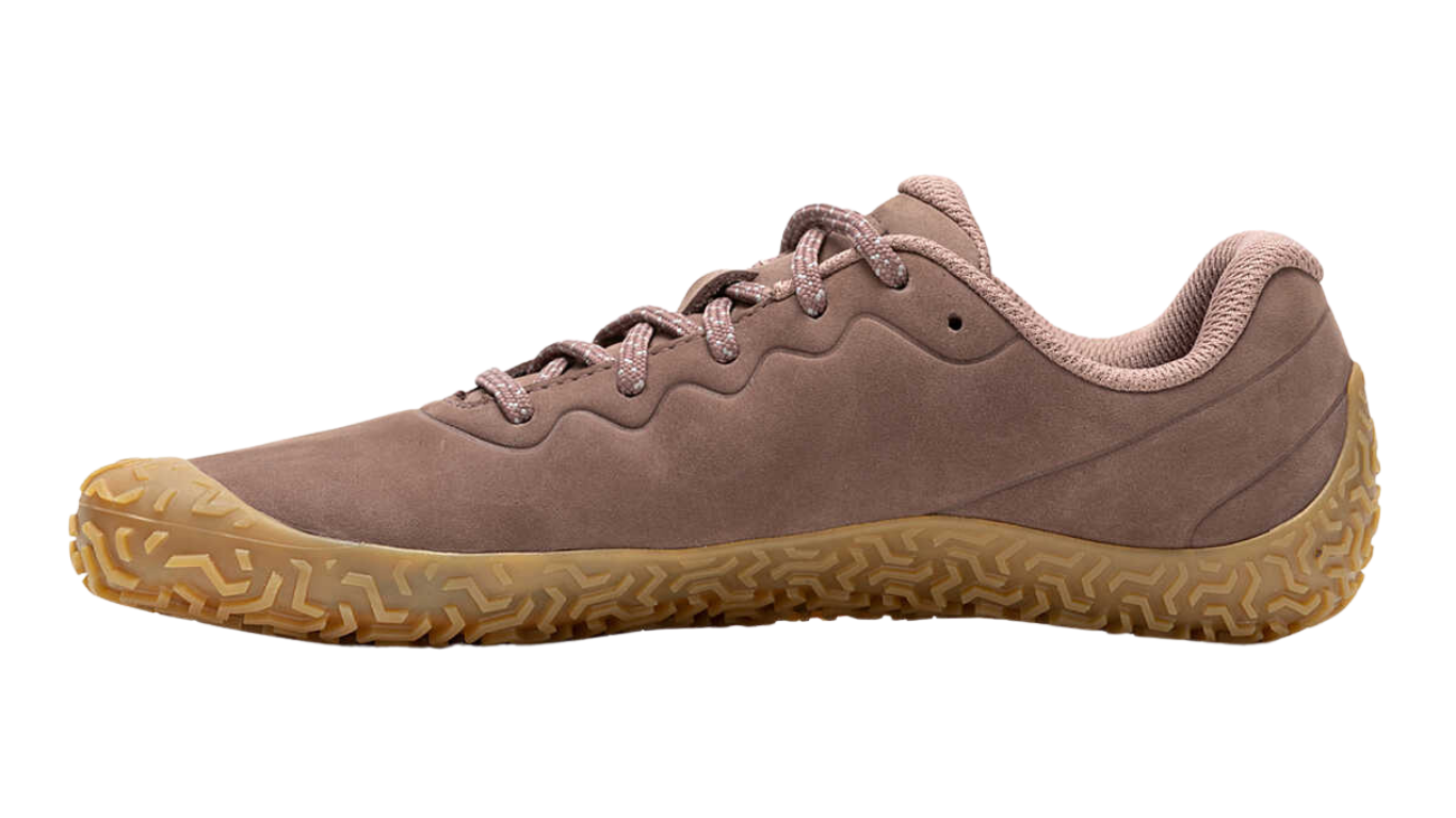 Barfußschuh mit Schnürsenkeln, geschlossener Zehenbox und geschlossenem Fersenbereich, profilierte Sohle, Seitenansicht außen