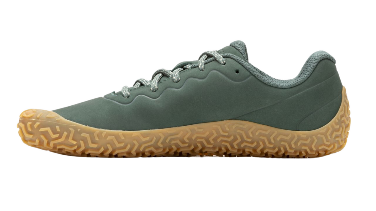 Barfußschuh mit Schnürsenkeln, geschlossener Zehenbox und geschlossenem Fersenbereich, profilierte Sohle, Seitenansicht außen