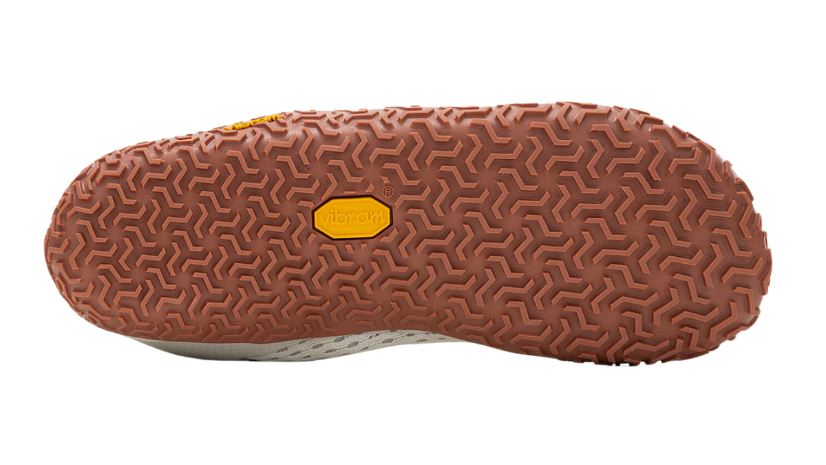 Barfußschuh mit profilierter Laufsohle, Ansicht von unten