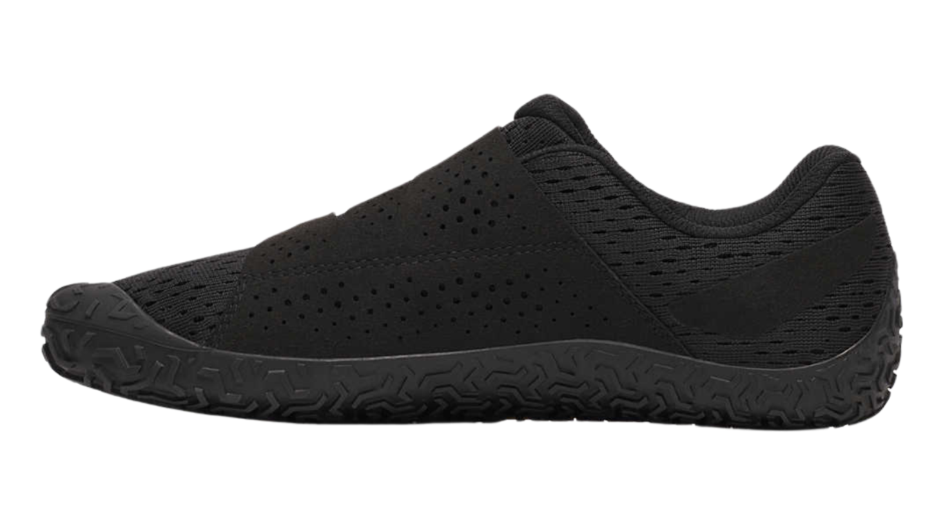 Barfußschuh mit geschlossener Zehenbox und geschlossenem Fersenbereich, elastischer Einstieg ohne Verschluss, Seitenansicht außen