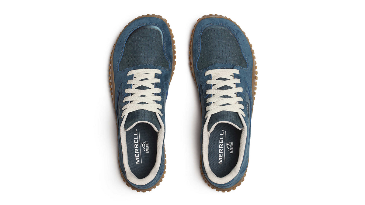 Merrell Wrapt Sneaker in Blau Dusk mit breiter Zehenbox, weißer Schnürung und robuster Noppensohle, Draufsicht