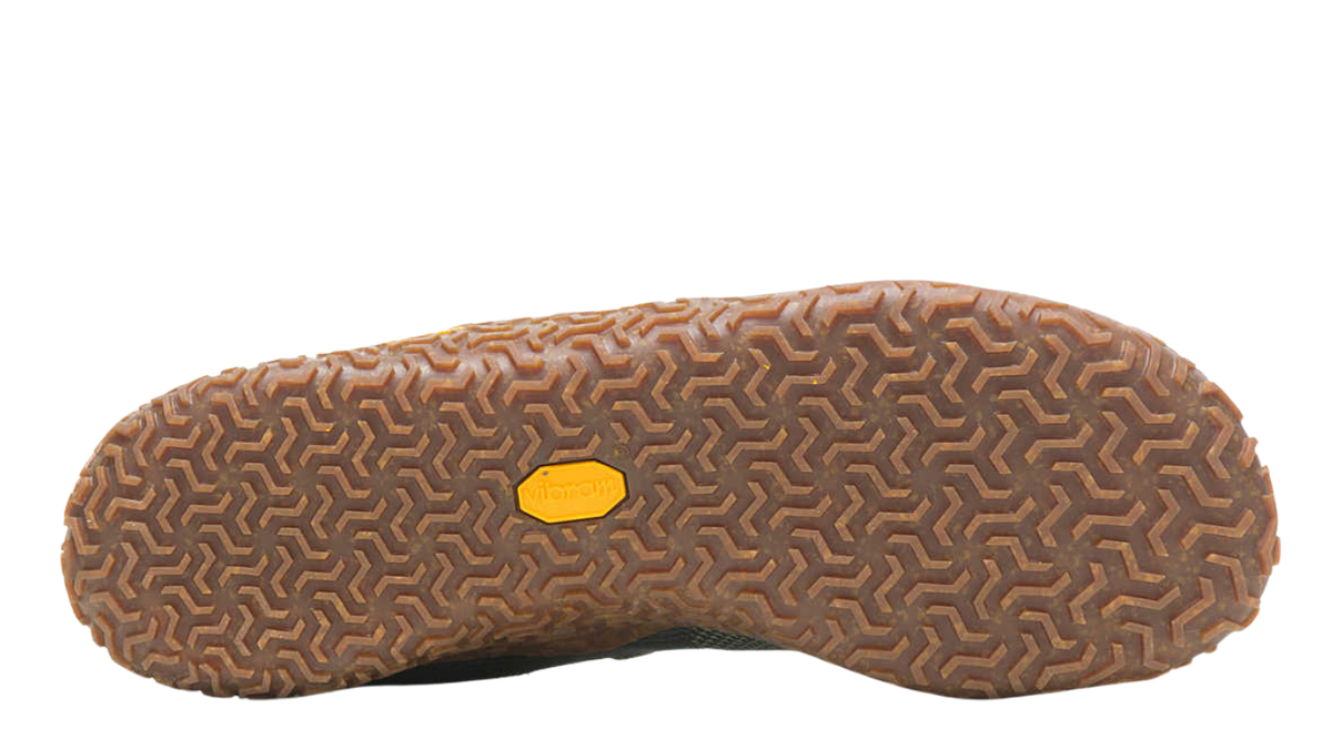 Barfußschuh mit Schnürsenkeln, geschlossener Zehenbox und geschlossenem Fersenbereich, profilierte Sohle, Ansicht von unten