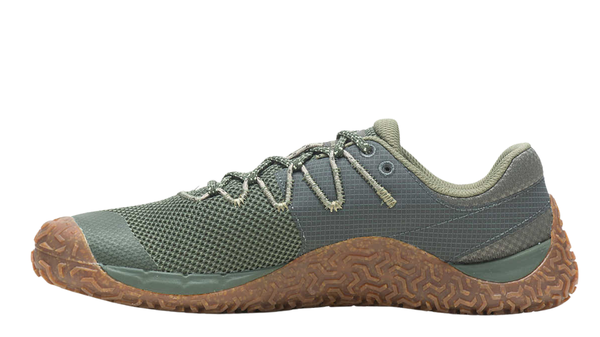 Barfußschuh mit Schnürsenkeln, geschlossener Zehenbox und geschlossenem Fersenbereich, profilierte Sohle, Seitenansicht außen