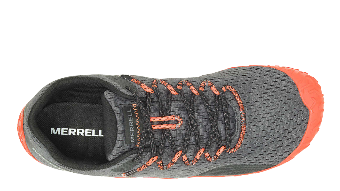 Barfußschuh mit Schnürsenkeln, geschlossener Zehenbox und geschlossenem Fersenbereich, profilierte Sohle, Draufsicht