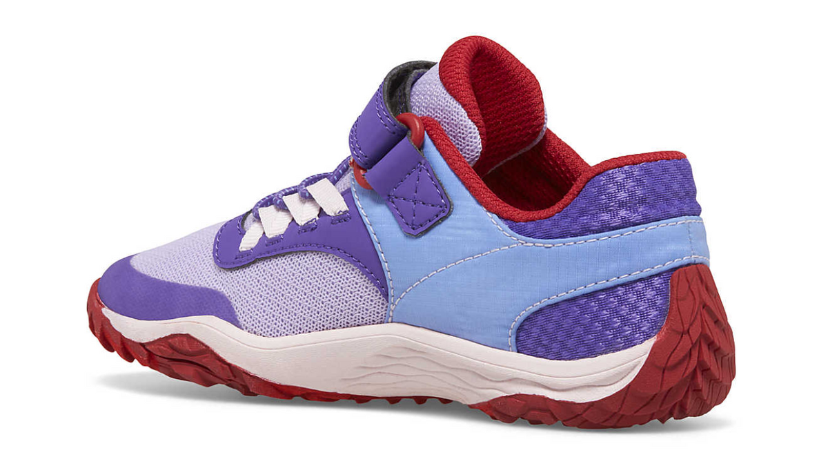 Barfußschuh für Kinder mit Klettverschluss und Schnürsenkeln, geschlossener Zehenbox und geschlossenem Fersenbereich, profilierte Sohle, Seitenansicht