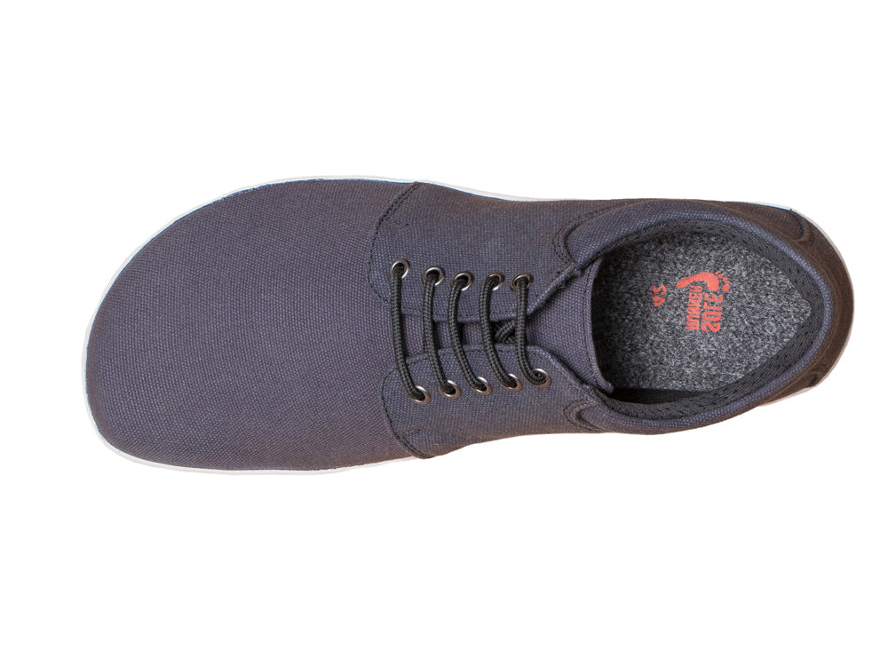 Barfußschuh, geschlossene Zehen und geschlossener Fersenbereich, Schnürsenkel, flexible Sohle, einzelner Schuh, Draufsicht